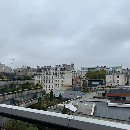 Lumineux Balcon * Paris